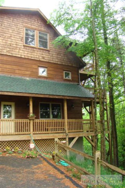 Image number 19 for the current listing