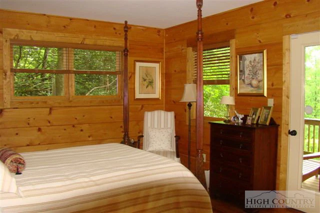 Image number 18 for the current listing