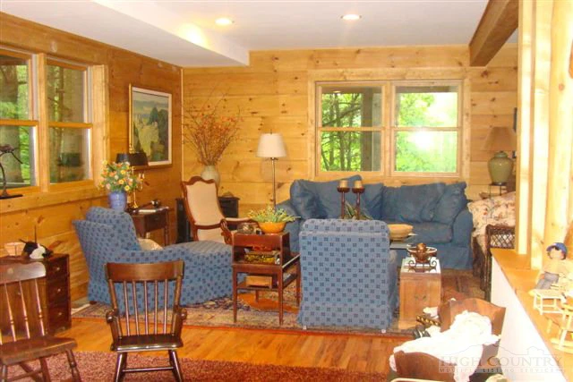 Image number 2 for the current listing