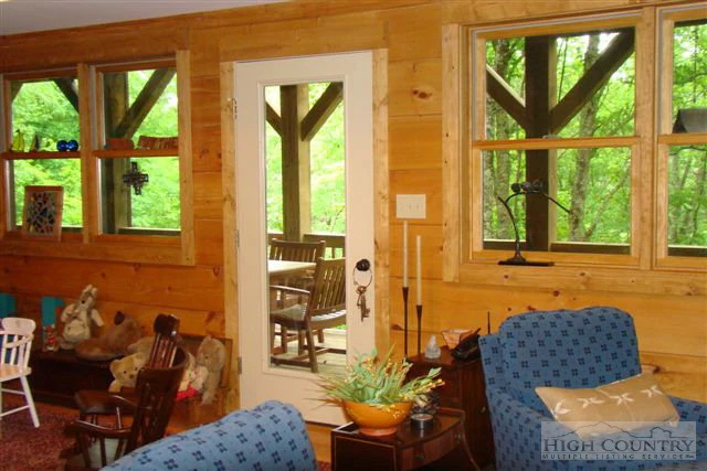 Image number 15 for the current listing