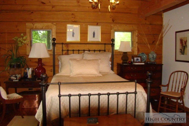 Image number 3 for the current listing