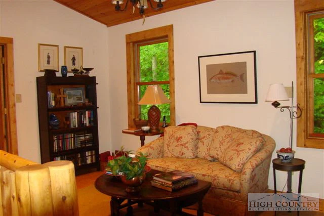 Image number 28 for the current listing