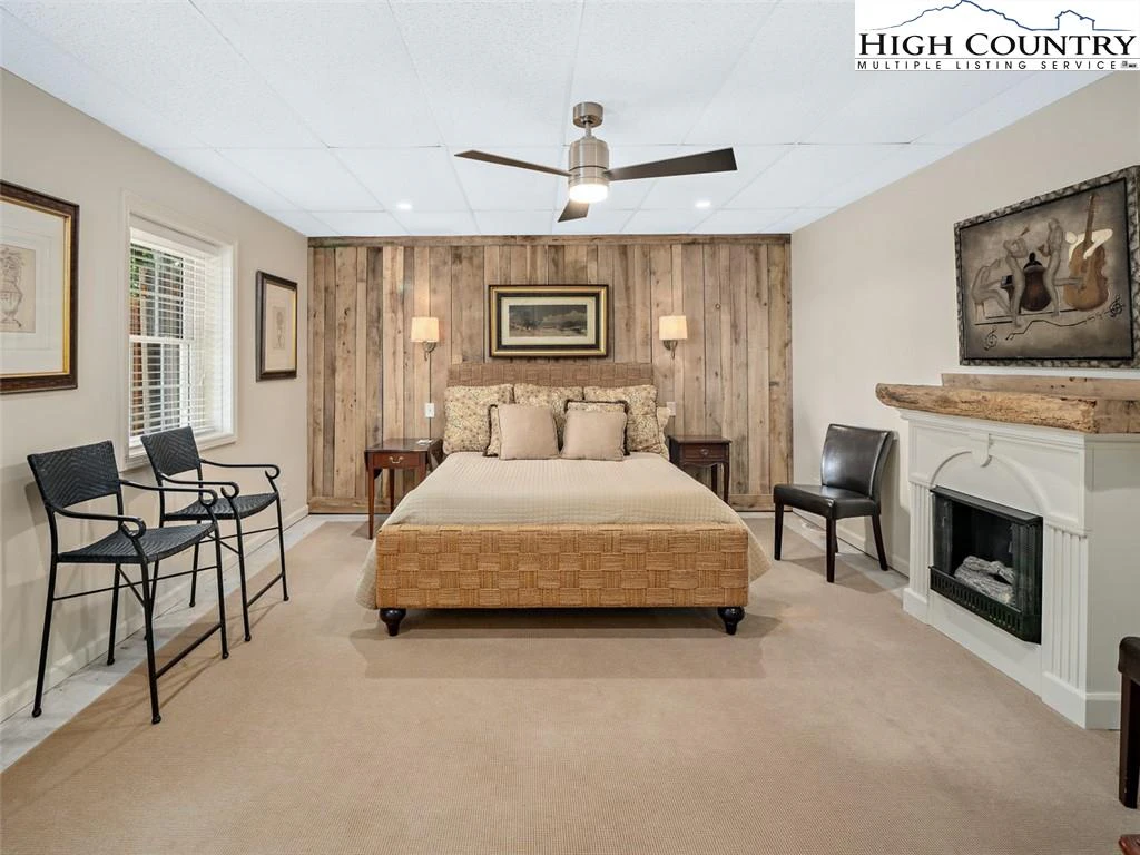 Image number 11 for the current listing