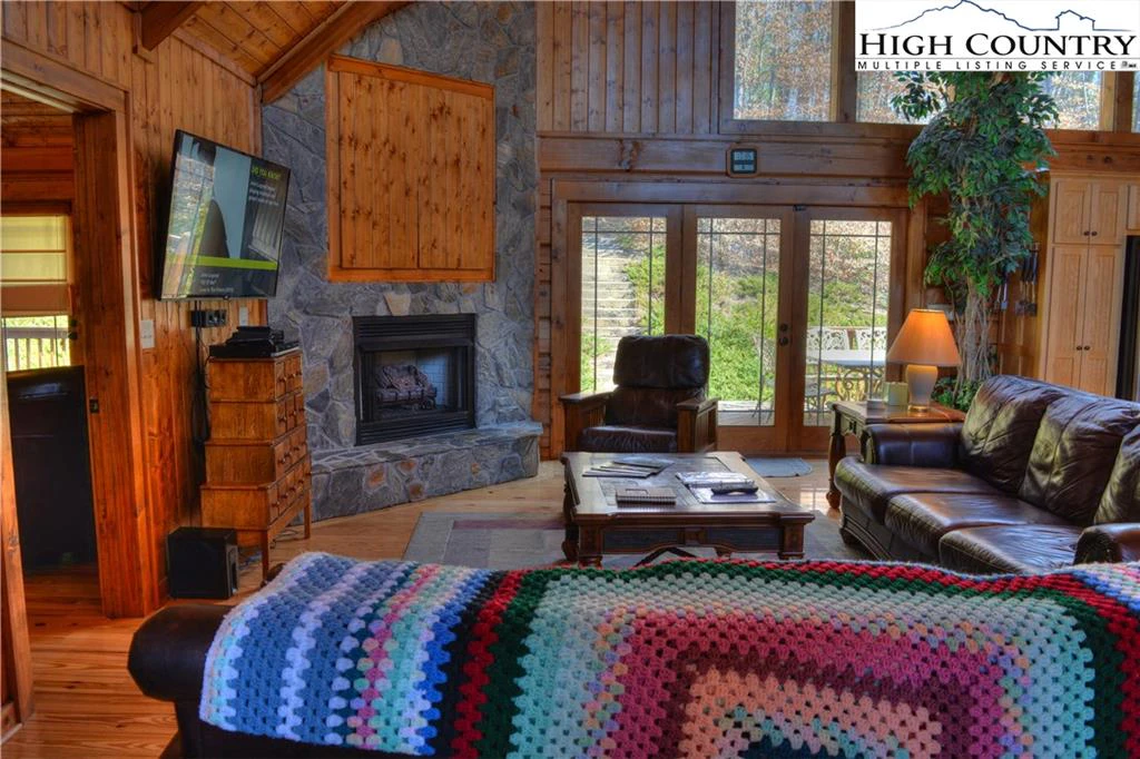 Image number 21 for the current listing