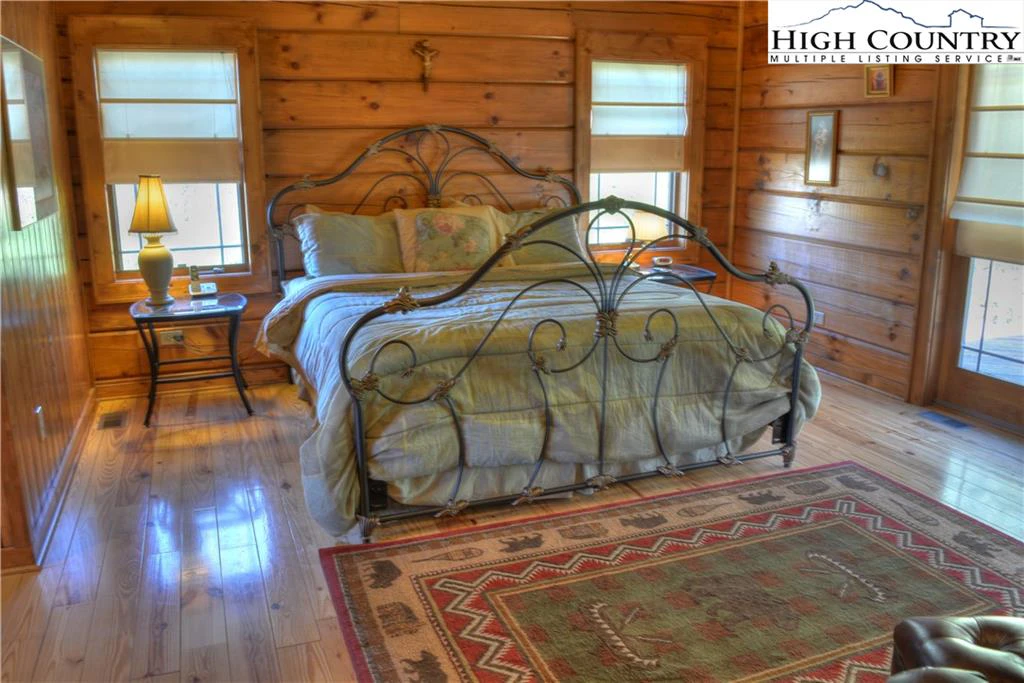 Image number 11 for the current listing