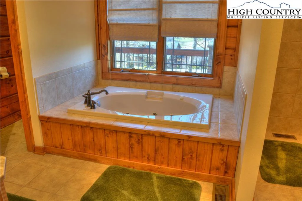 Image number 3 for the current listing