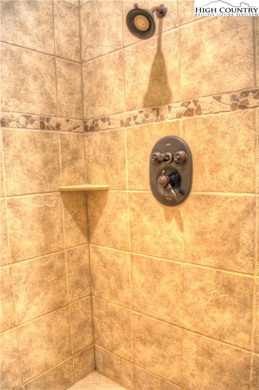 Image number 5 for the current listing