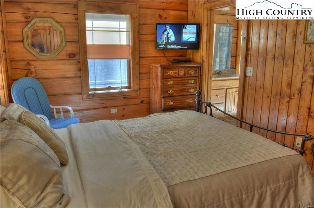 Image number 6 for the current listing
