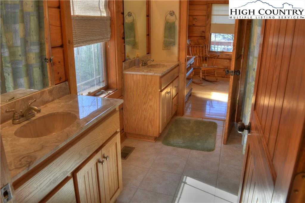Image number 7 for the current listing