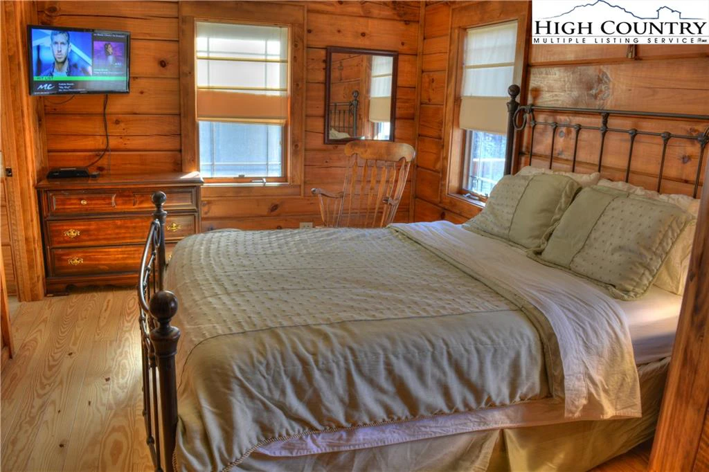 Image number 8 for the current listing