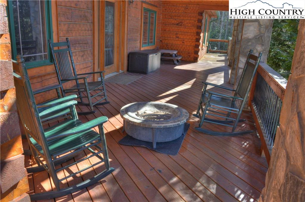 Image number 17 for the current listing