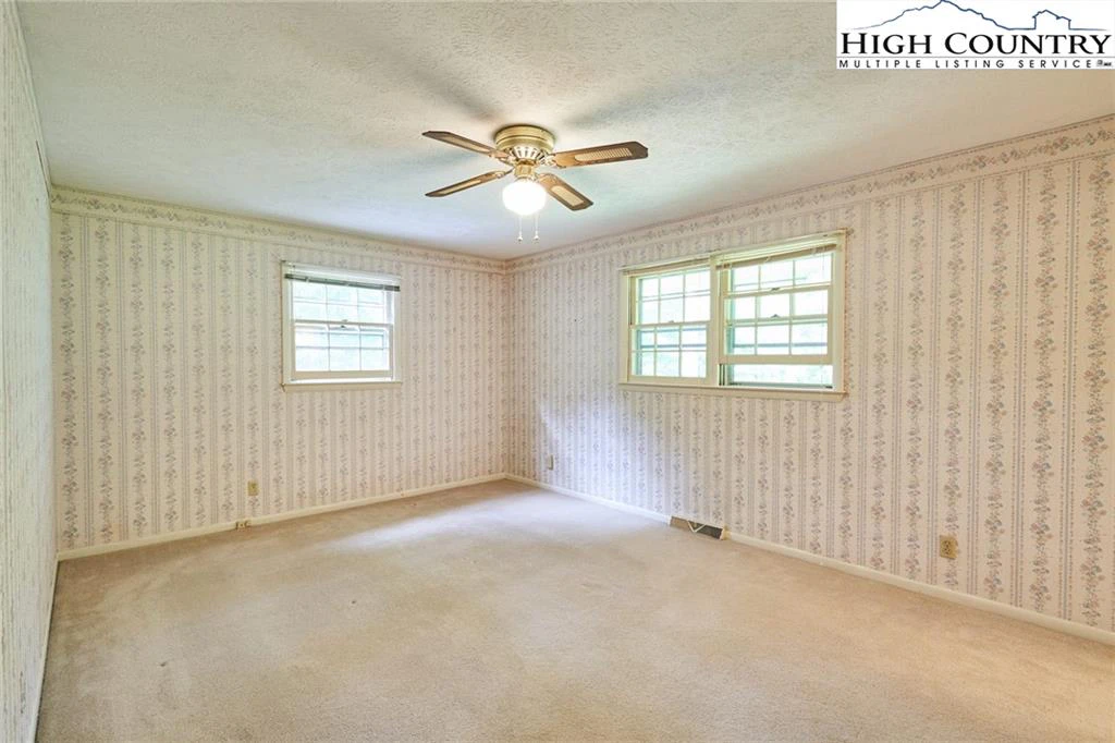 Image number 22 for the current listing