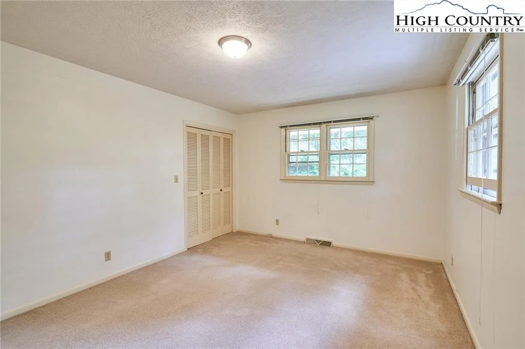 Image number 20 for the current listing