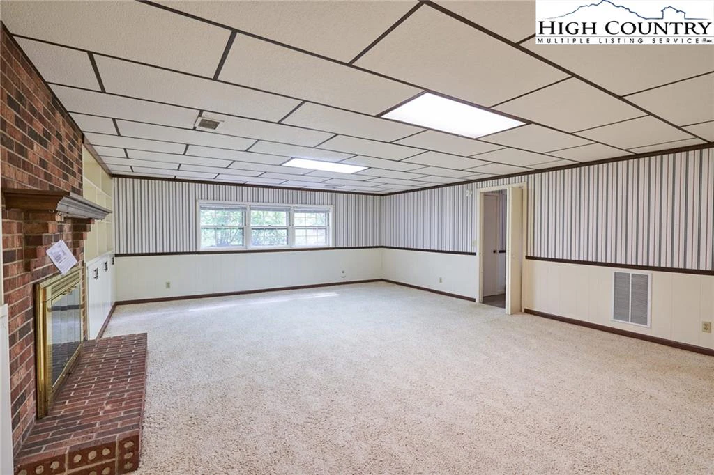 Image number 3 for the current listing