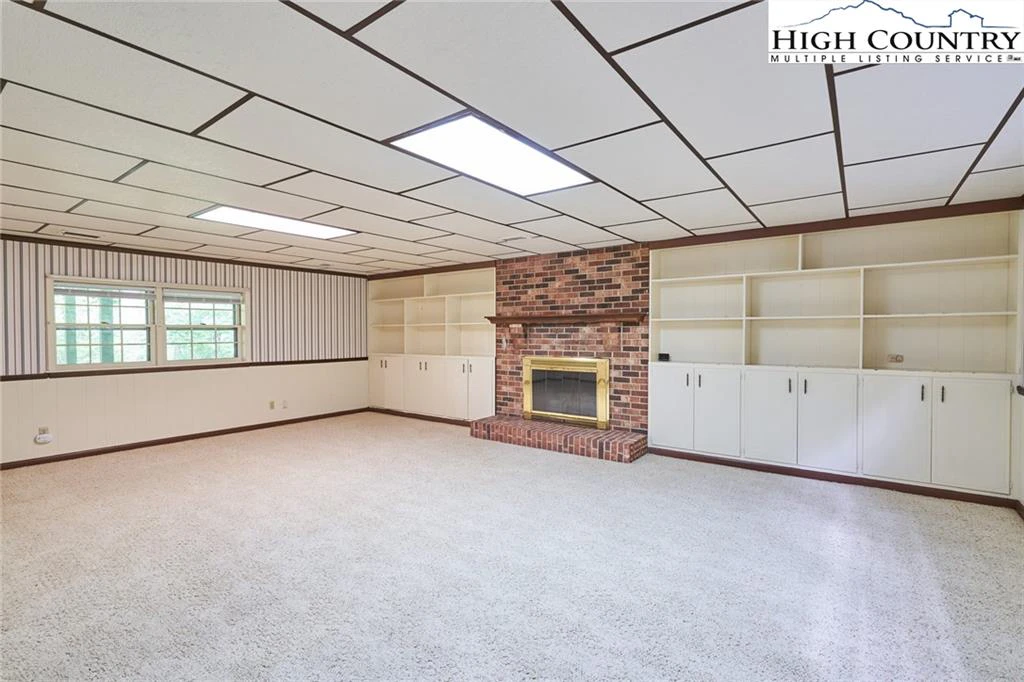 Image number 4 for the current listing