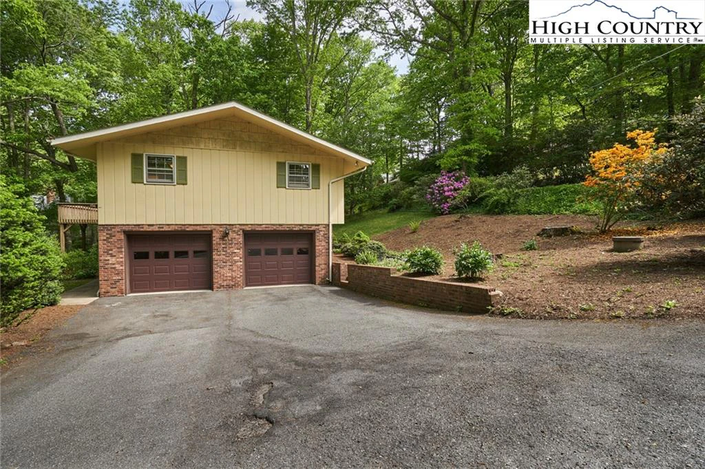 Image number 14 for the current listing