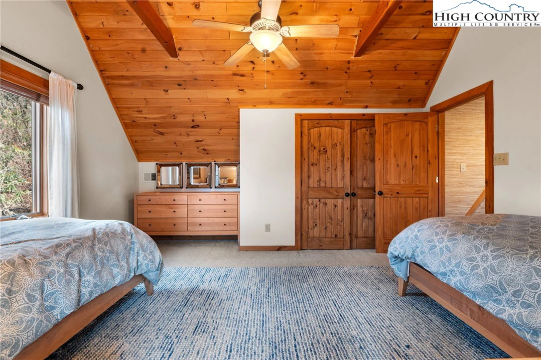 Image number 4 for the current listing