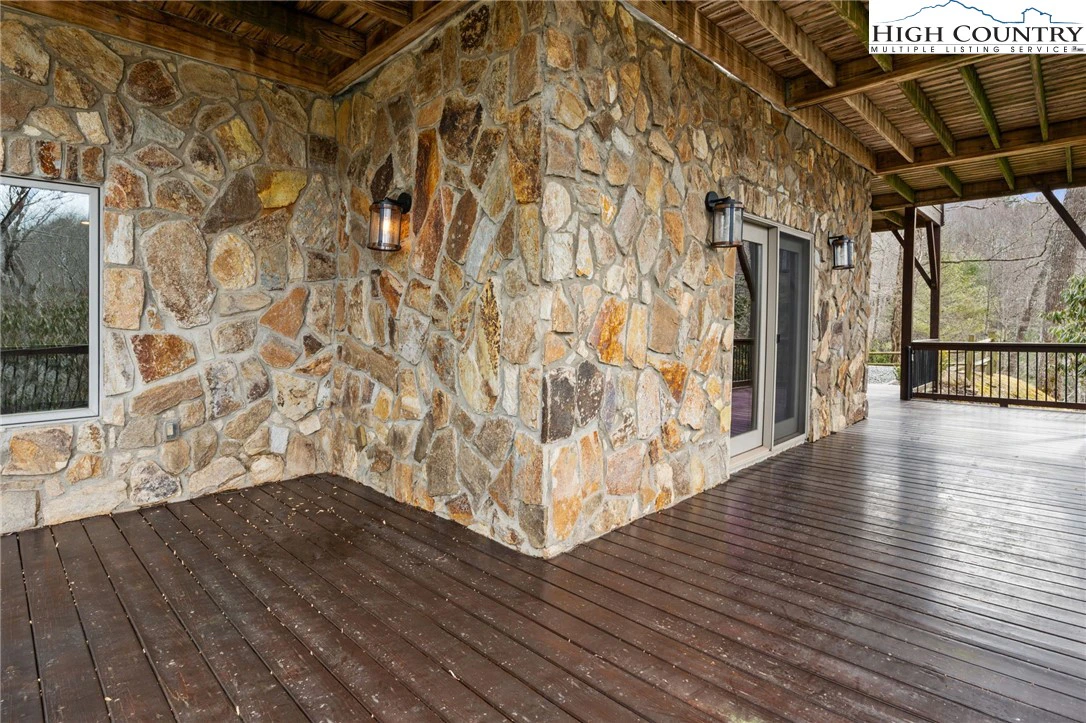 Image number 19 for the current listing