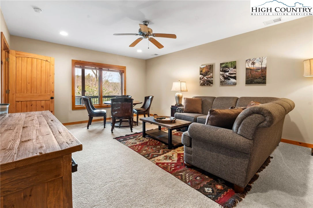 Image number 15 for the current listing