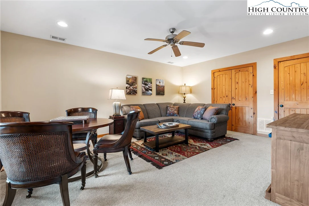 Image number 16 for the current listing