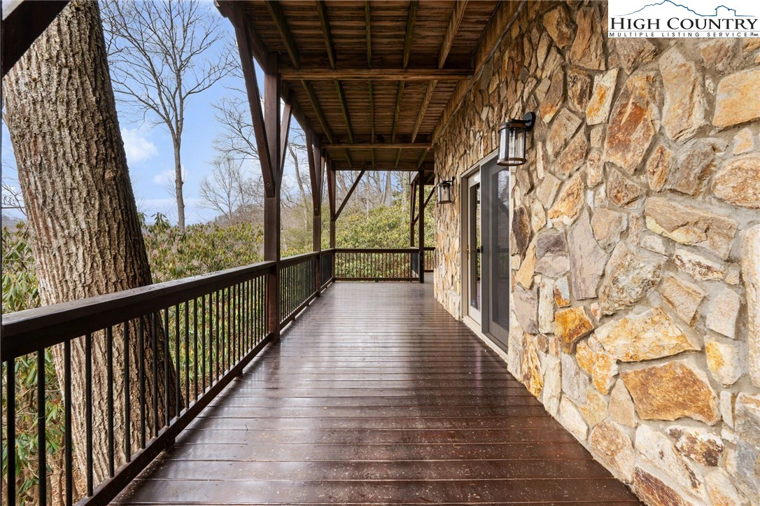 Image number 17 for the current listing