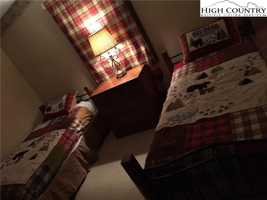 Image number 11 for the current listing