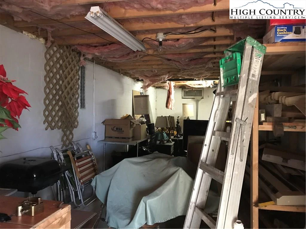 Image number 14 for the current listing