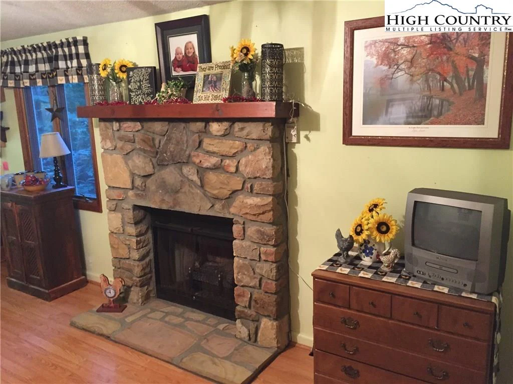 Image number 7 for the current listing