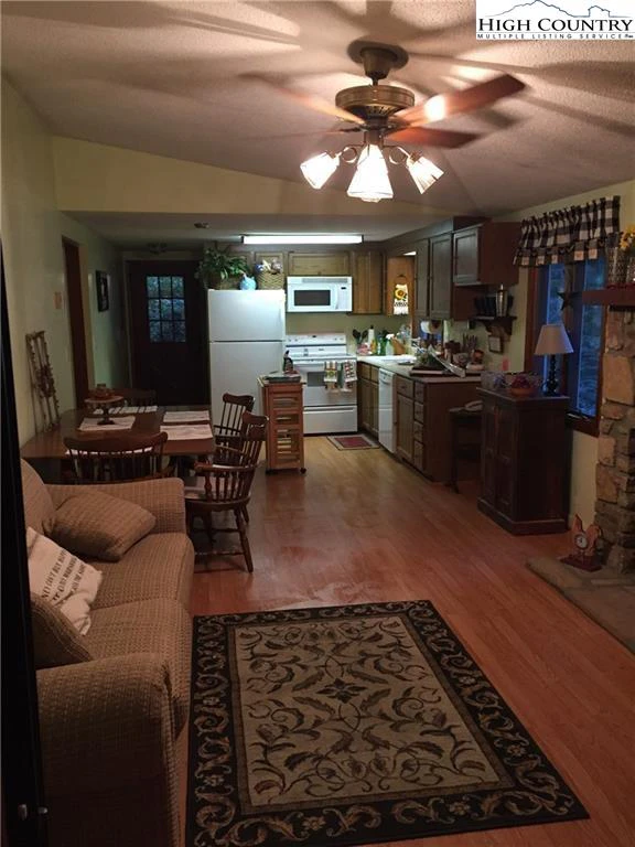 Image number 8 for the current listing