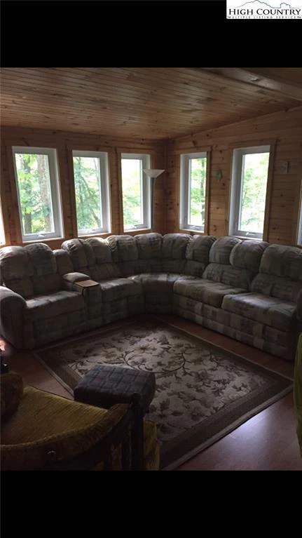 Image number 9 for the current listing