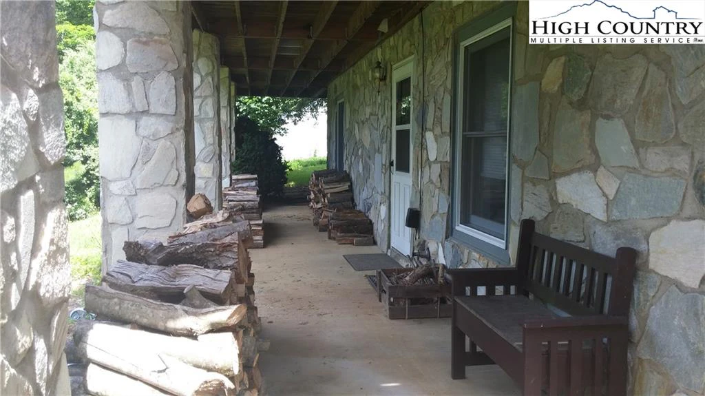 Image number 21 for the current listing
