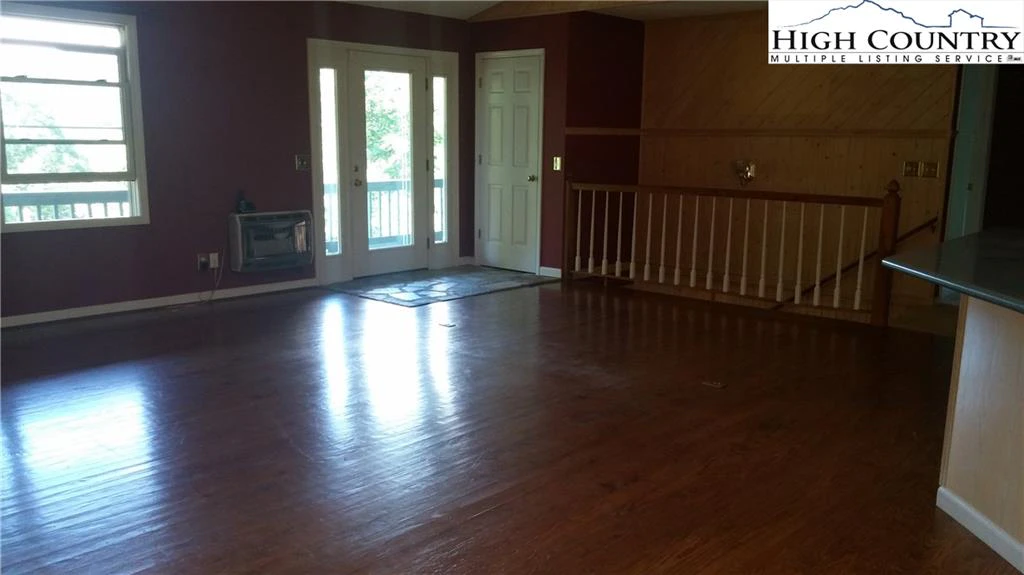 Image number 19 for the current listing