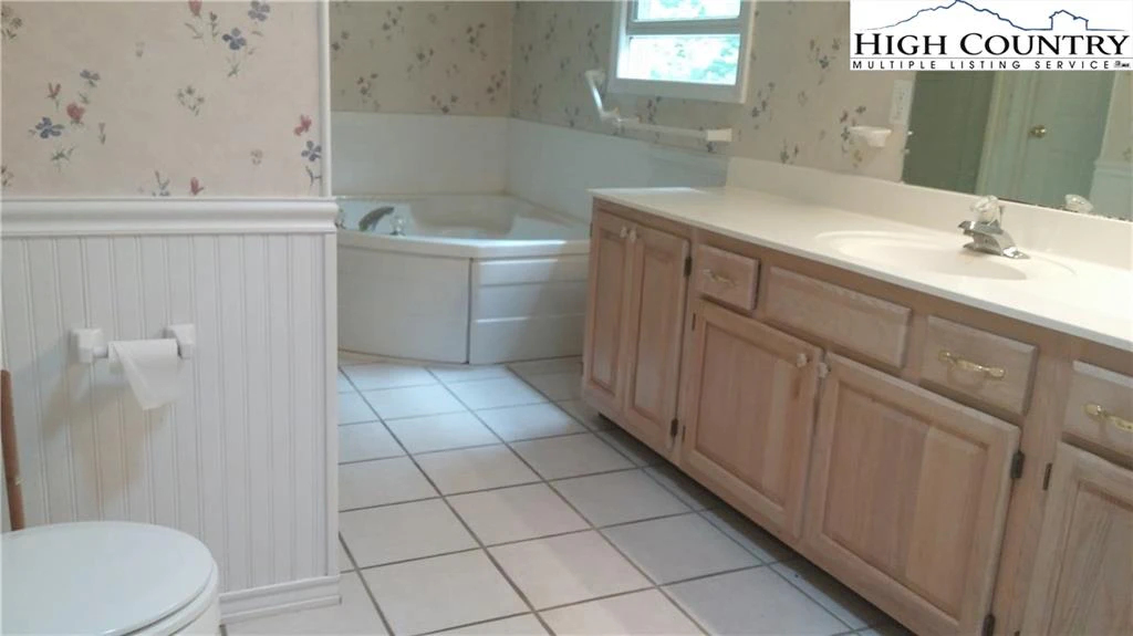 Image number 2 for the current listing