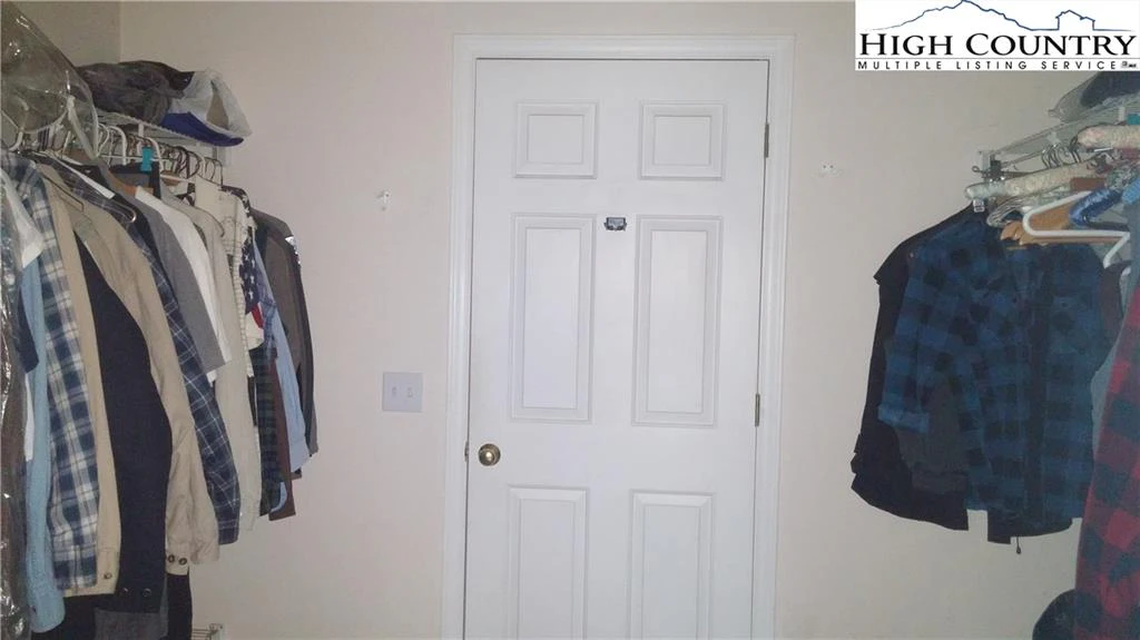 Image number 15 for the current listing