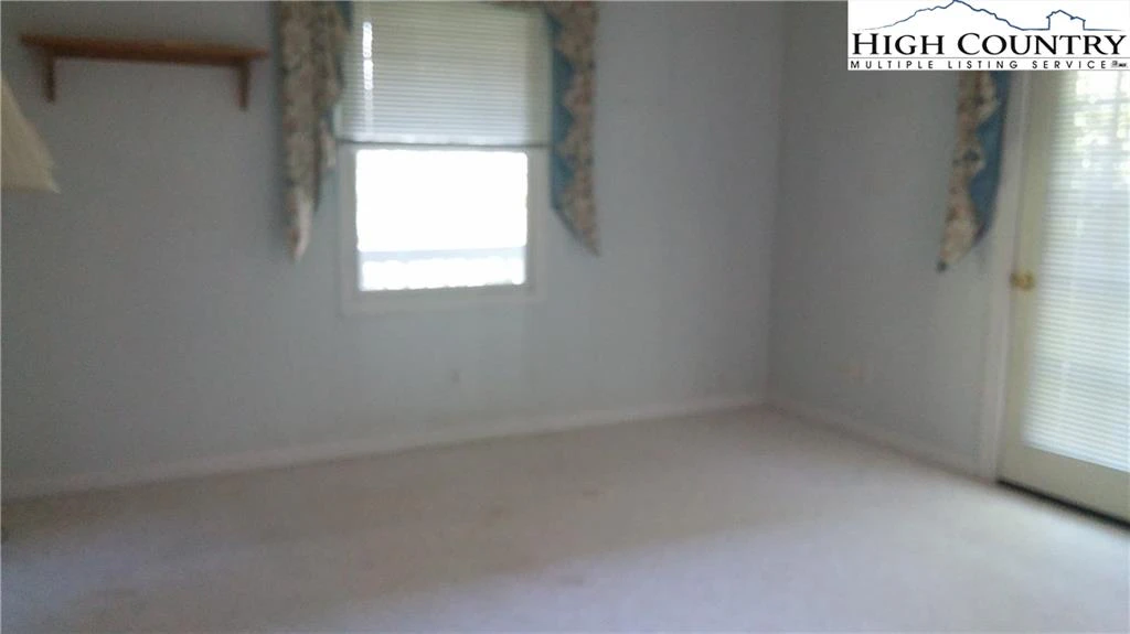 Image number 14 for the current listing
