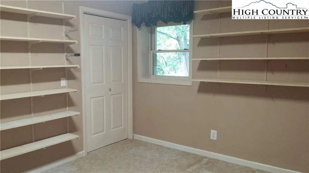 Image number 8 for the current listing