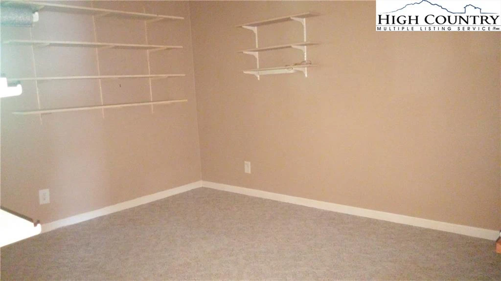 Image number 7 for the current listing