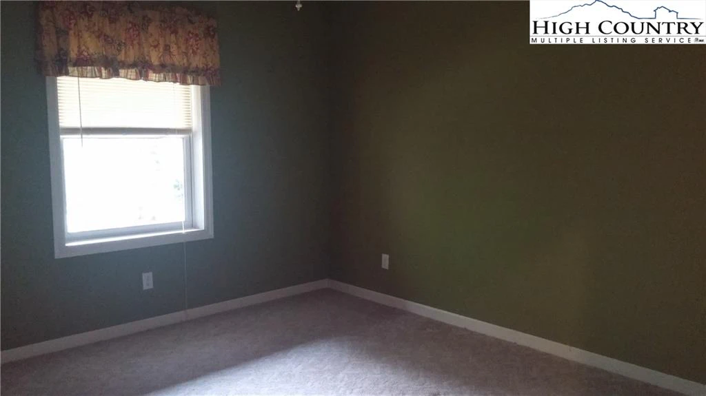 Image number 6 for the current listing