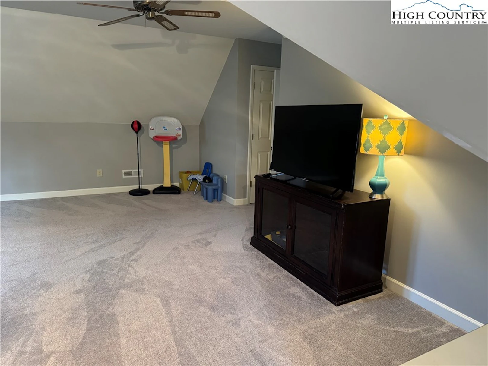 Image number 14 for the current listing