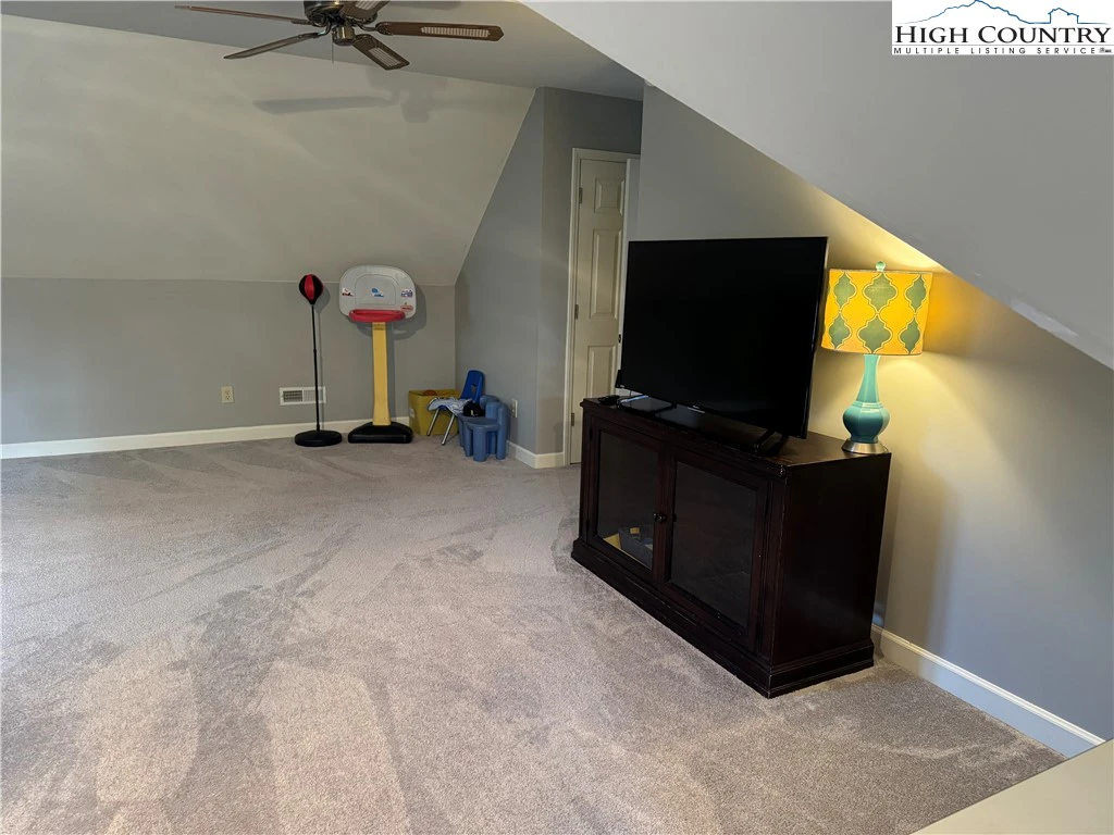 Image number 14 for the current listing
