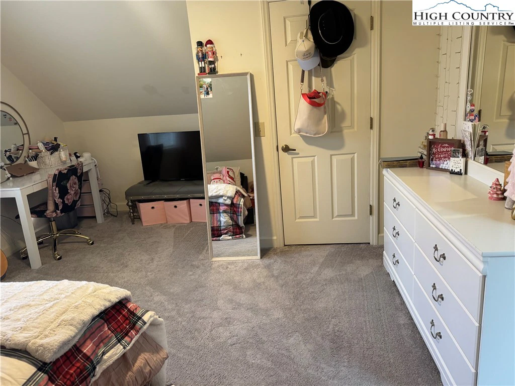 Image number 8 for the current listing
