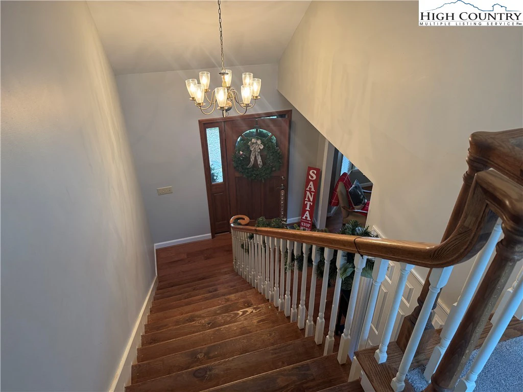 Image number 15 for the current listing