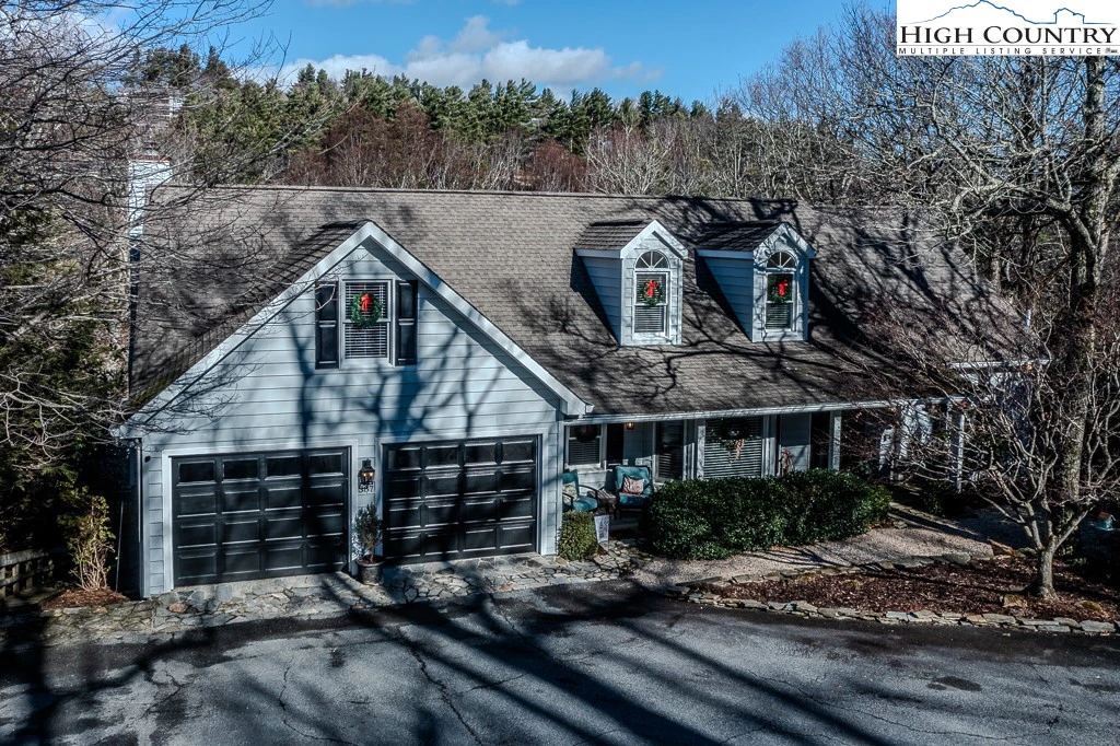 Image number 1 for the current listing