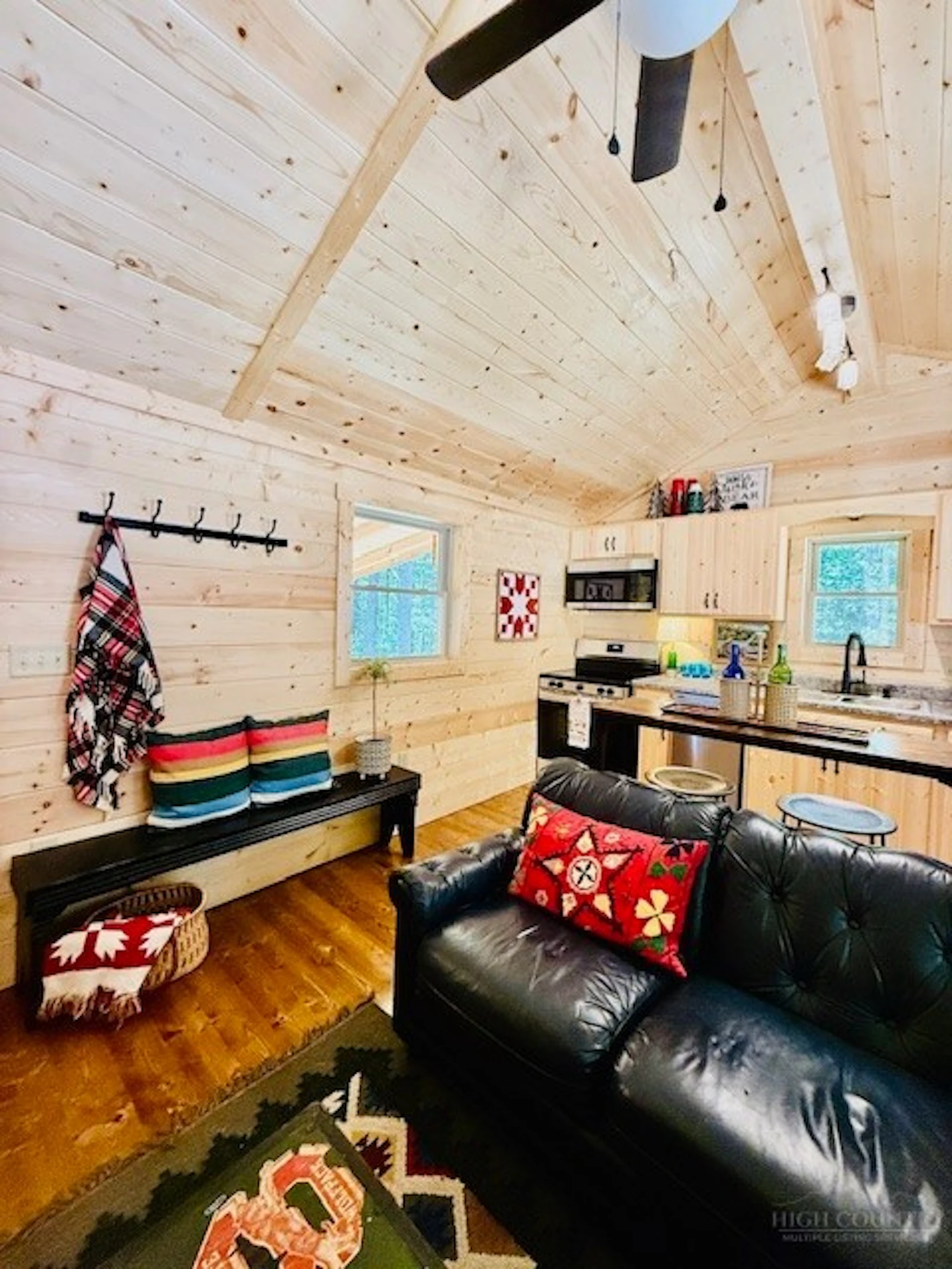 Image number 3 for the current listing