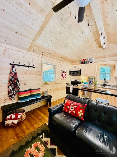 Image number 3 for the current listing