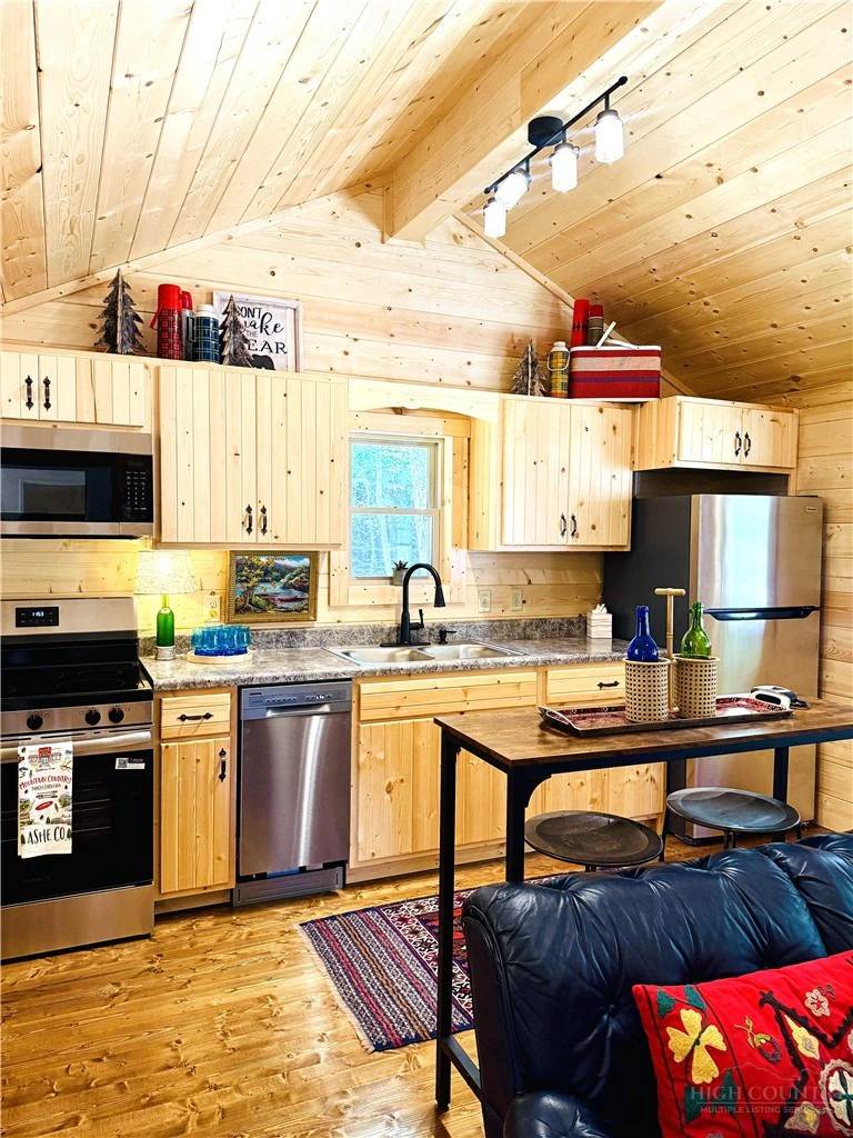 Image number 4 for the current listing
