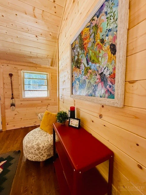 Image number 14 for the current listing