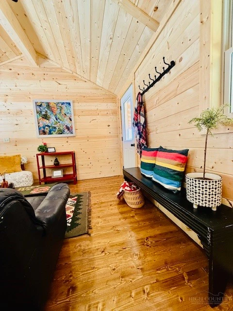 Image number 18 for the current listing