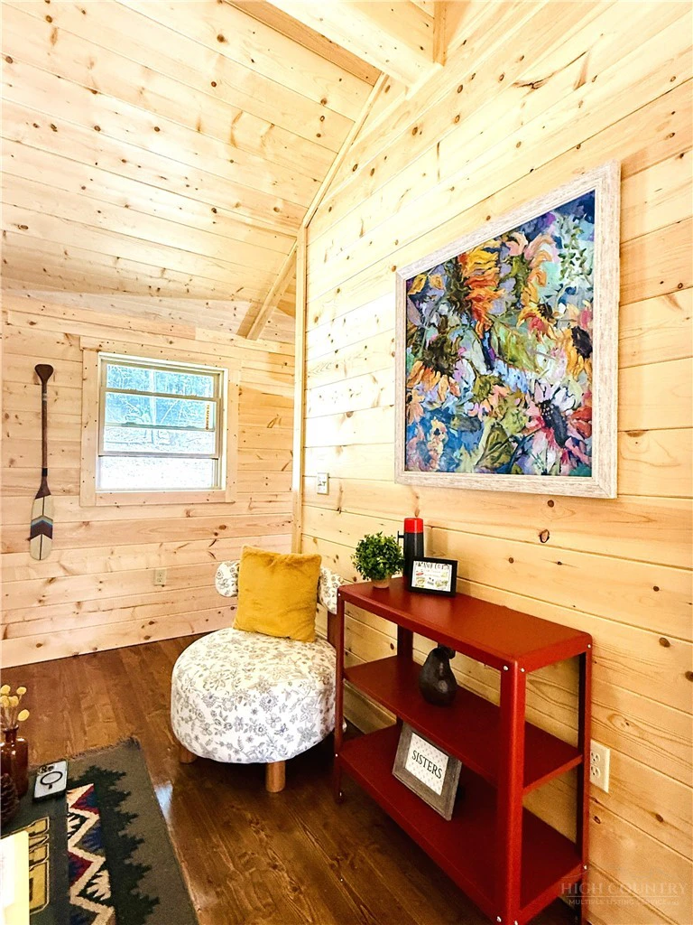 Image number 21 for the current listing