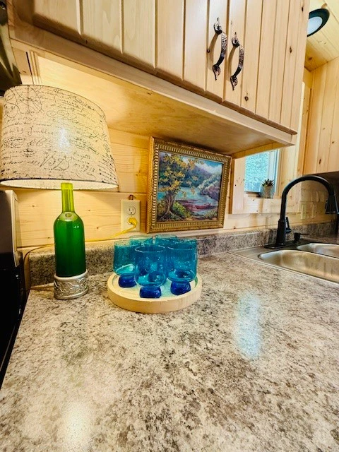 Image number 9 for the current listing
